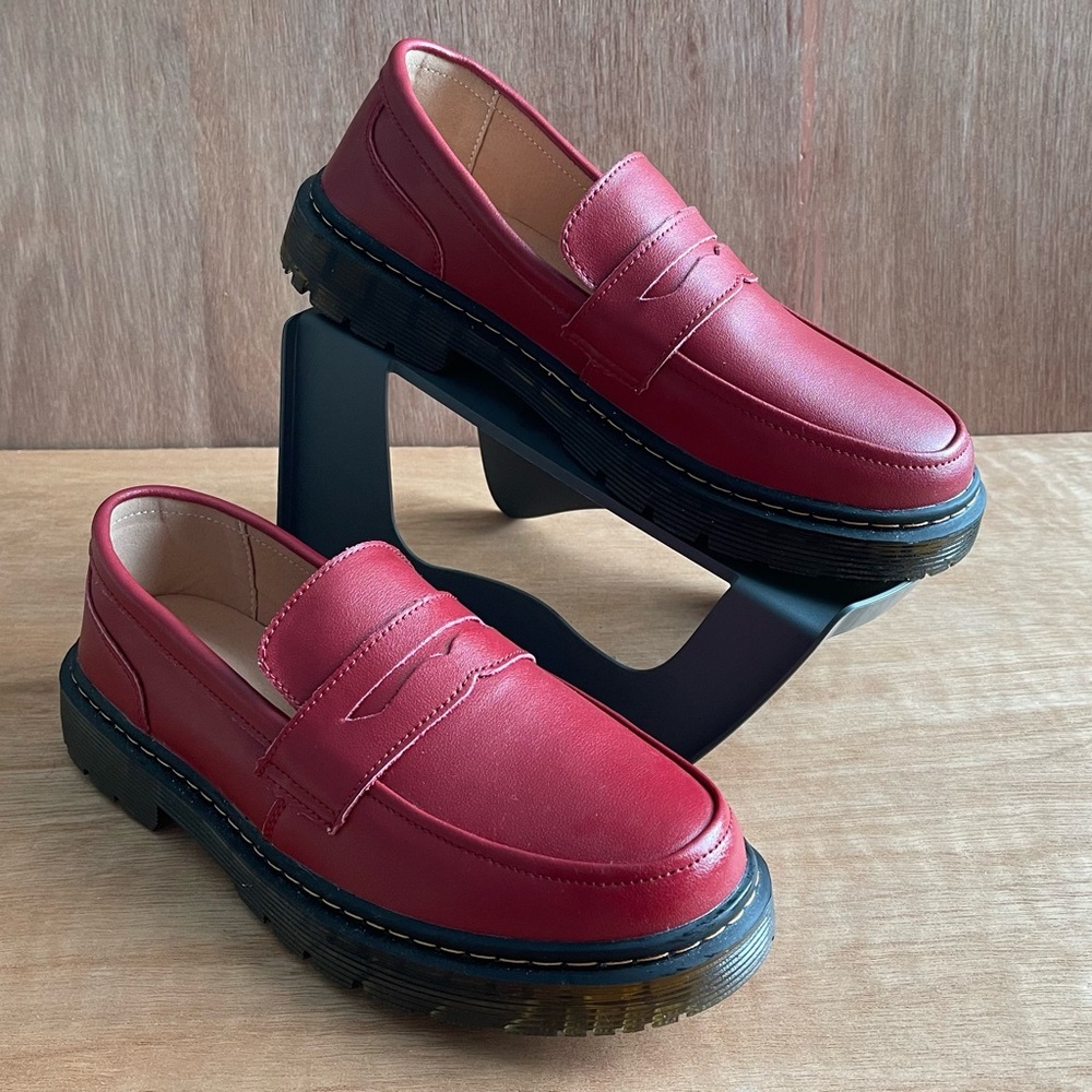 Clakblrg loafers women red 9.5 classic flats slip on office business casual mule